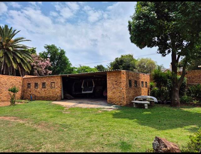 9 BEDROOM HOUSE FOR SALE IN LAMBTON